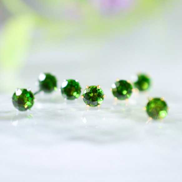 【天然石クロムダイオプサイトのシンプルな一粒スタッドピアス】緑 / 4mm /サージカルステンレス / つけっぱなしok 9枚目の画像