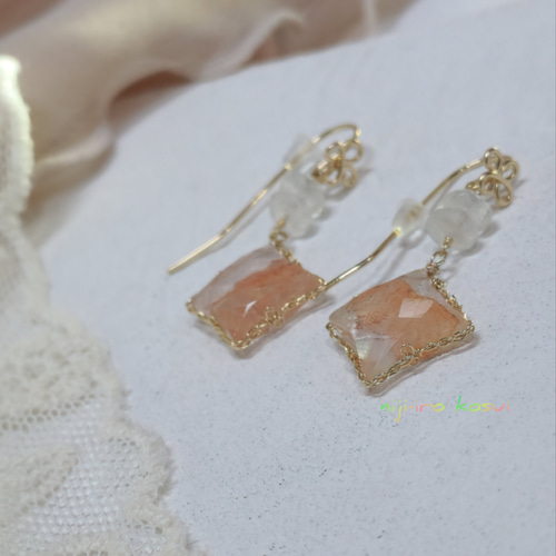 マニカラン水晶のピアス(14kgf) ピアス（フック・チェーン） 虹色湖水