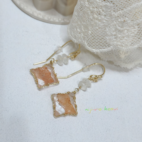 マニカラン水晶のピアス(14kgf) ピアス（フック・チェーン） 虹色湖水