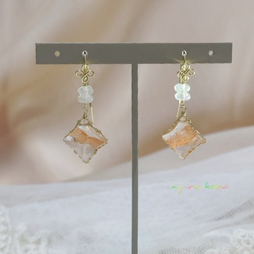 マニカラン水晶のピアス(14kgf) ピアス（フック・チェーン） 虹色湖水