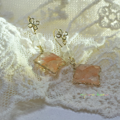 マニカラン水晶のピアス(14kgf) ピアス（フック・チェーン） 虹色湖水