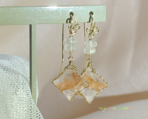 マニカラン水晶のピアス(14kgf) ピアス（フック・チェーン） 虹色湖水