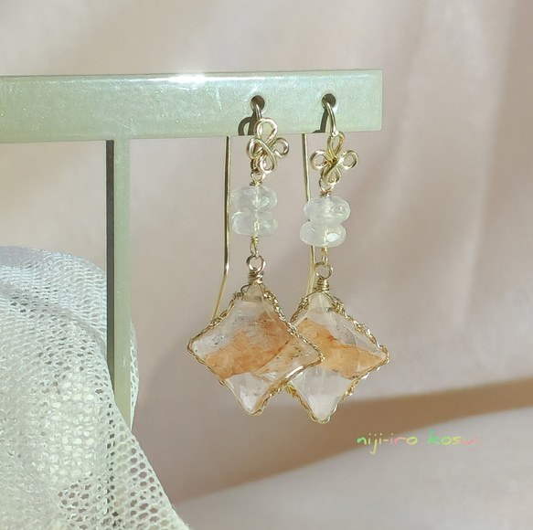 マニカラン水晶のピアス(14kgf) ピアス（フック・チェーン） 虹色湖水