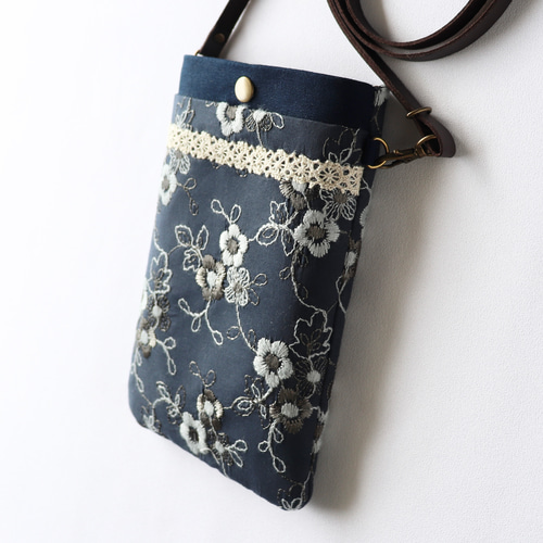 刺繍×レースのスマホポーチ ネイビー×ネイビー スマホショルダー