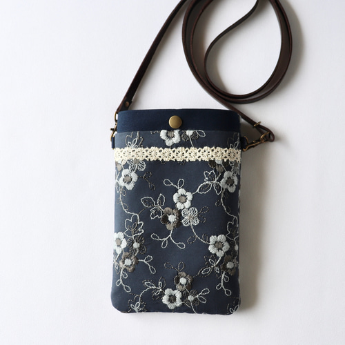 花柄刺繍ポシェット 黒 印傳屋（INDEN-YA） 斜めがけバッグ ショルダー 印伝 ポシェット 花