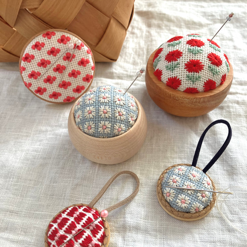 大きな ピンクッション 針山 big 【 ダークブルー × レッド 】 その他