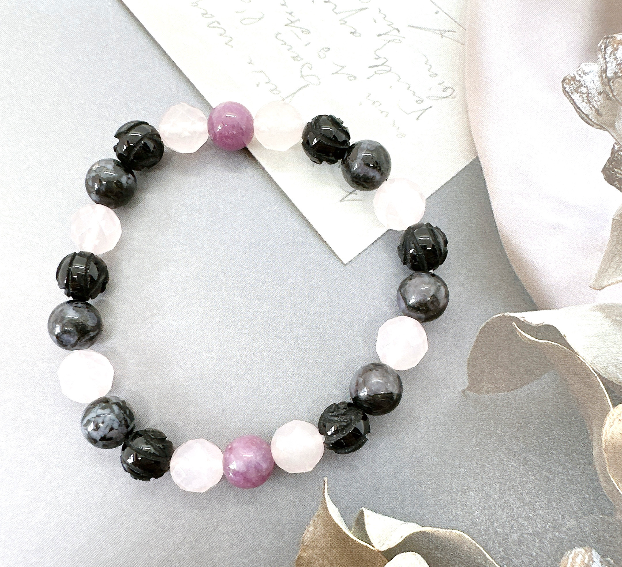 恋のライバルに打ち勝つ！セクシーな魅力をアップさせ恋の勝利へと導きます❤︎彼に振り回されがちな方にも　パワー　天然石 5,600円