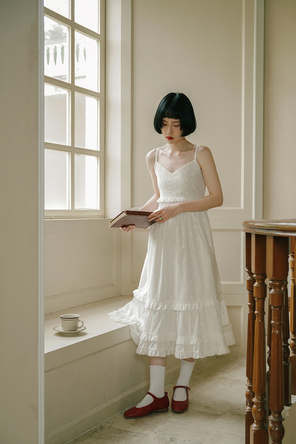 白色 法式少女波波子吊帶洋裝 無袖夏季芭蕾度假風蛋糕裙子連身裙 第9張的照片