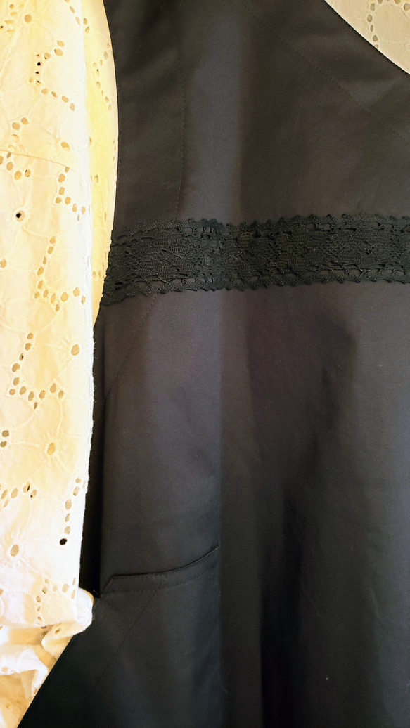 「める様オーダー」 ストレッチギャバ　黒　ジャンパースカート パッチポケット付き　後ろスリット 2枚目の画像