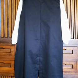 「める様オーダー」 ストレッチギャバ　黒　ジャンパースカート パッチポケット付き　後ろスリット 4枚目の画像