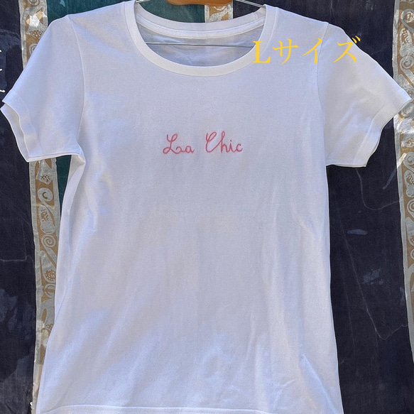 4色から選べる”La Chic"フロント刺繍Tシャツ　 3枚目の画像
