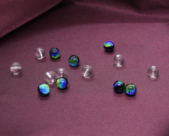 光るホタルガラスと水晶８ｍｍ　職人技のバッキーボール 8枚目の画像