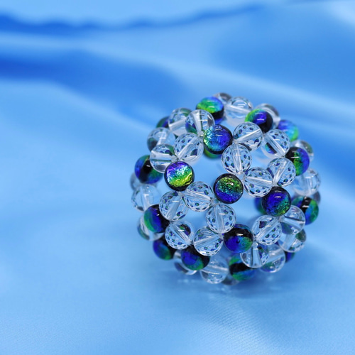 光るホタルガラスと水晶8mm 職人技のバッキーボール その他