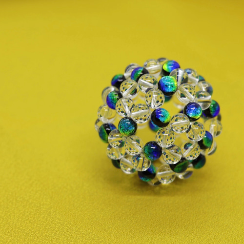 光るホタルガラスと水晶8mm 職人技のバッキーボール その他