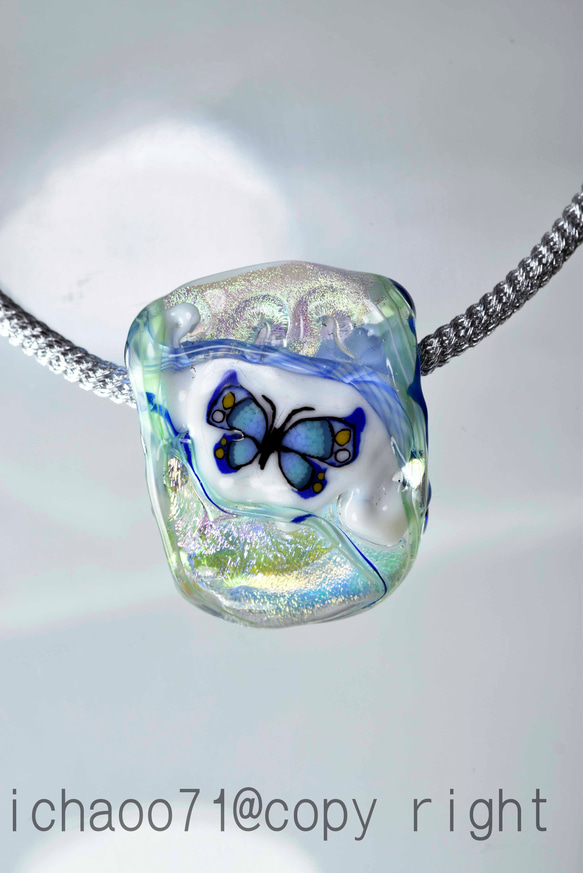 バタフライ　*ガラスのジュエリー　蝶の細密技法　（1473-479）作家物一点物 羽根のグラデーション　輝く空に舞う蝶 6枚目の画像