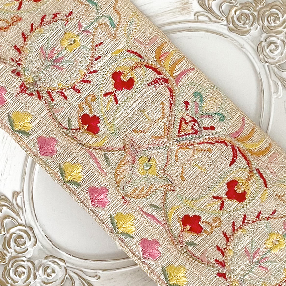 [ 281 ] 白 赤 花柄 幅:7.5cm インド刺繍 リボン 1枚目の画像