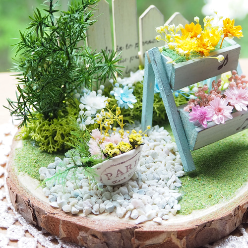 丸太の上のミニチュアガーデン その他インテリア雑貨 komakoma 通販