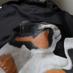 ⁂最終ＳＡＬＥ　手描きART　和画衣　顔を洗う三毛猫　ネコ　CAT　ワンピース　贅沢一枚布　ゆったり　A57 8枚目の画像