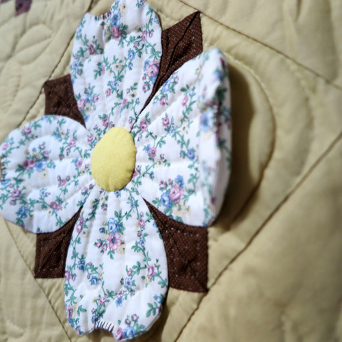 花水木タペストリー 藍染 手作り ハンドメイド ハナミズキ ハナミズキのタペストリー タペストリー・壁掛け Quilt-mama