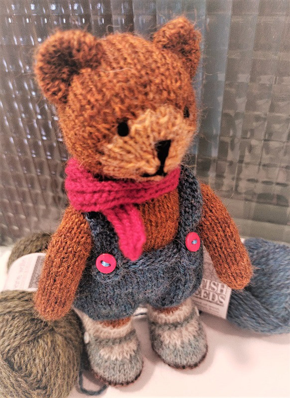 テディベア　編みぐるみ　英国羊毛　素朴なクマちゃん　 4枚目の画像