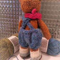 テディベア　編みぐるみ　英国羊毛　素朴なクマちゃん　 3枚目の画像