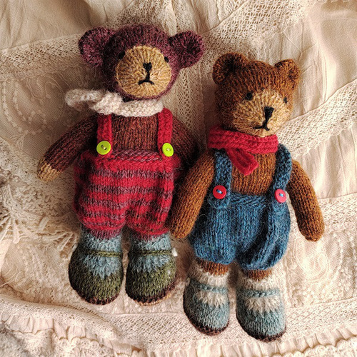 テディベア 赤いシマシマパンツ 英国羊毛 棒針編み ウール 素朴なクマ