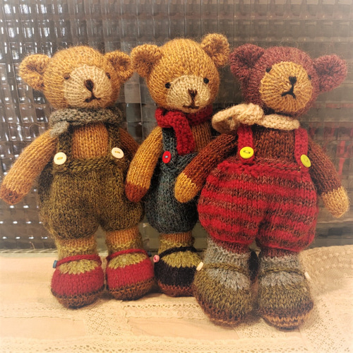 テディベア 赤いシマシマパンツ 英国羊毛 棒針編み ウール 素朴なクマ