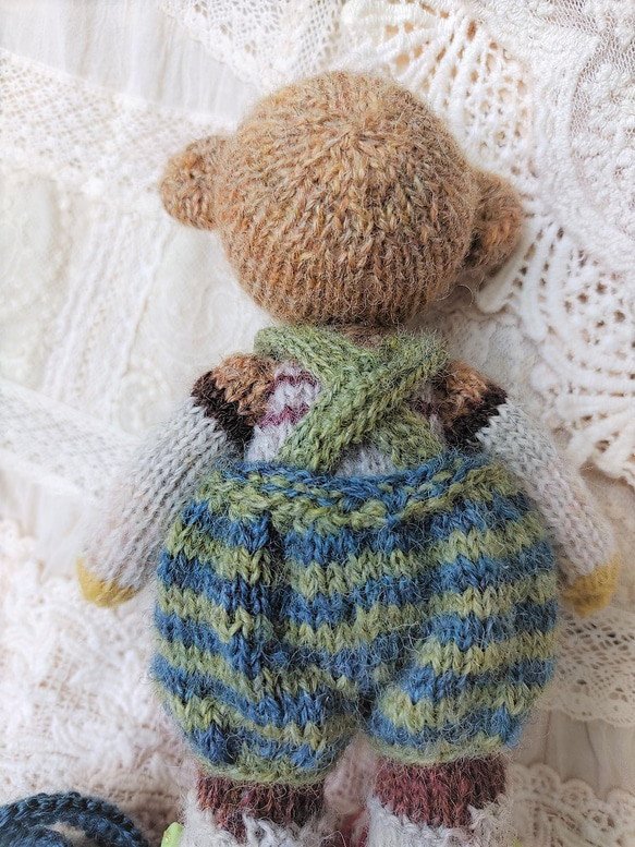 テディベア　ブルーのマフラー　ボーダーパンツ　英国羊毛 棒針編み ウール 素朴なクマちゃん 編みぐるみ 5枚目の画像