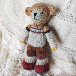 テディベア　ブルーのマフラー　ボーダーパンツ　英国羊毛 棒針編み ウール 素朴なクマちゃん 編みぐるみ 2枚目の画像