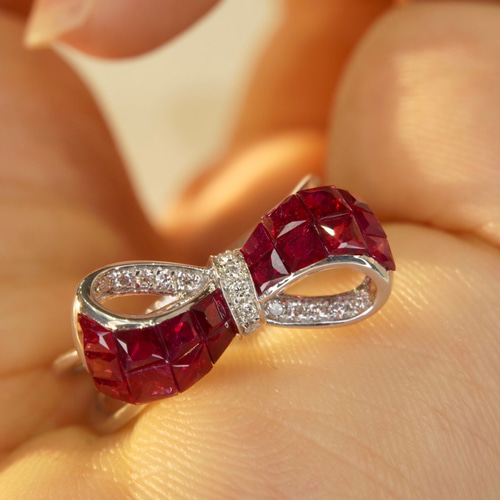 K18WG ルビー リング (リボンモチーフ) 品番r22-131 K18WG ルビー リング (リボンモチーフ) 品番r22-131