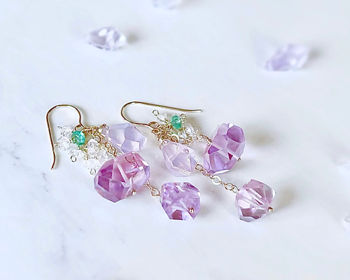 高品質ピンクアメジストとスコロライトのラフタンブル紫陽花ピアス