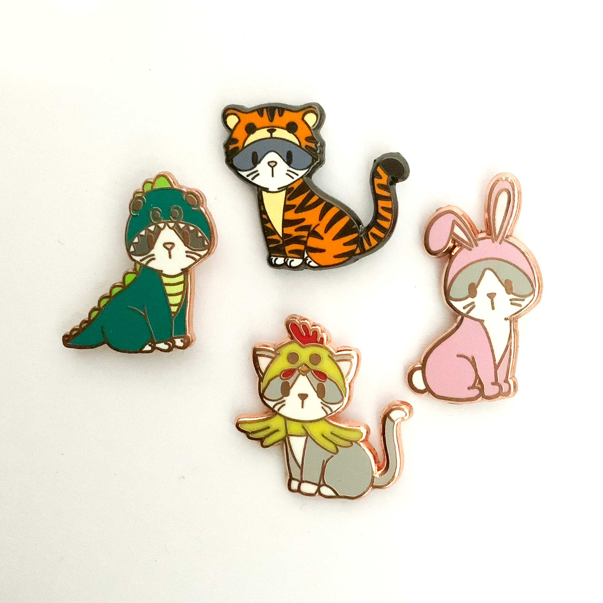 かわいいネコの干支着ぐるみピンバッチシリーズ「４点セット」