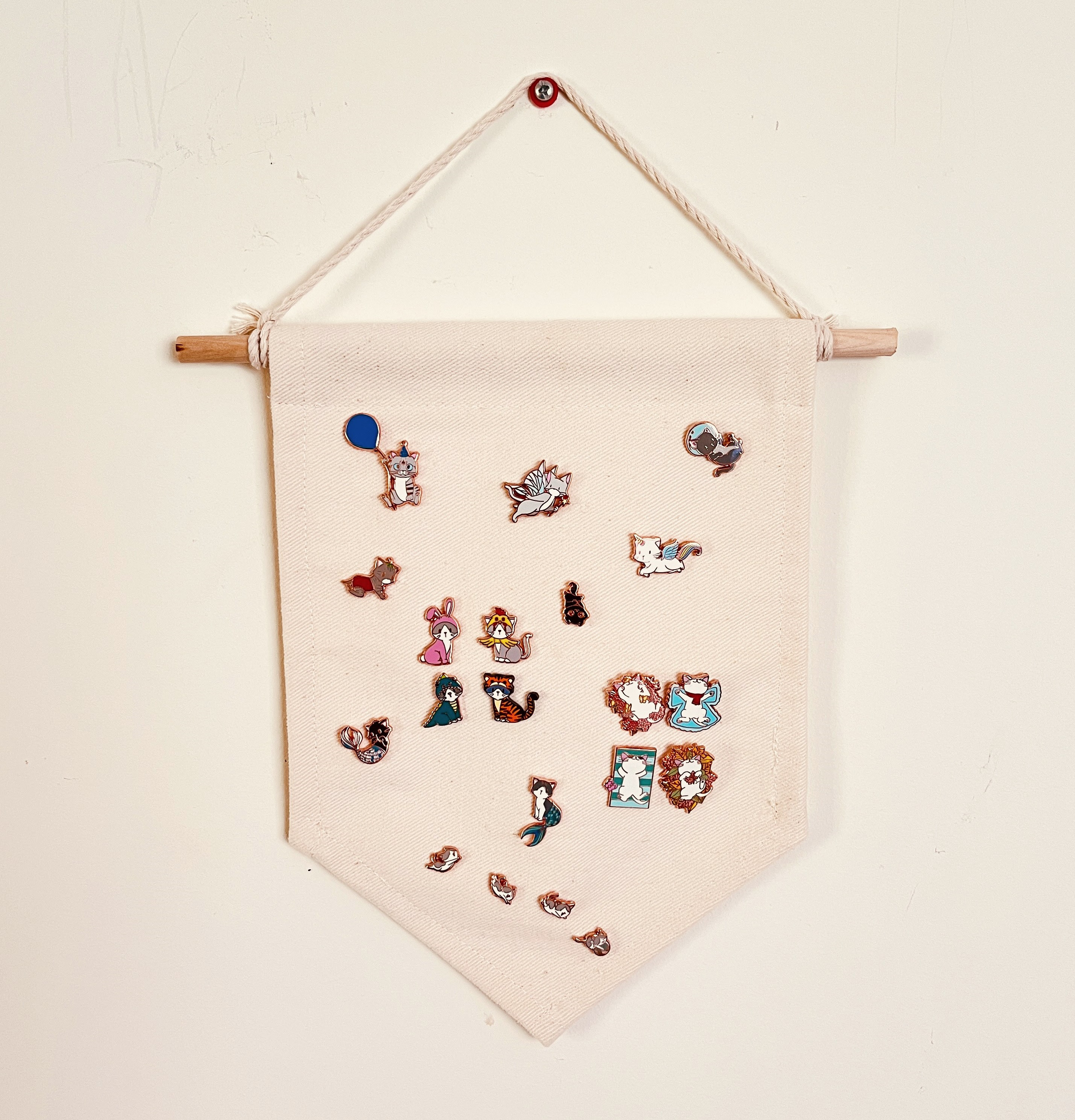 かわいいネコの干支着ぐるみピンバッチシリーズ「４点セット」