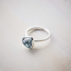 三角形な水色のトルマリンのシルバーリング(Silver950/天然石/指輪) 3枚目の画像