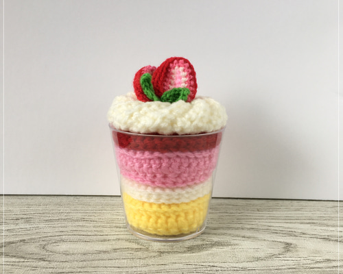 いちごパフェ☆様✨専用ハンドメイドふわふわ小さいタッセルチャーム約８×4cm T いちごパフェ☆様✨専用ハンドメイドタッセルチャーム約12×5cm 17