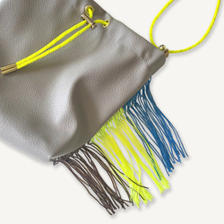 Fringe Kinchaku "Chacoal Gray×Mix:Fluorescent Yellow" 4枚目の画像