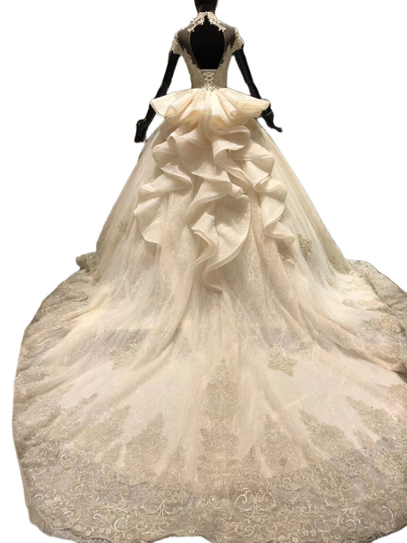豪華！ 韓国風ビジューウエディングドレス　キラキラ　グリッターチュール　高級フリルひだトレーン　フレンチスリーブ 6枚目の画像