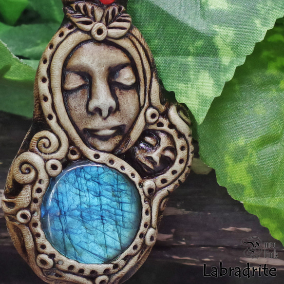 月と太陽を象徴する魔石『ラブラドライト』女神クレイアートマクラメ編トップネックレス6 4枚目の画像