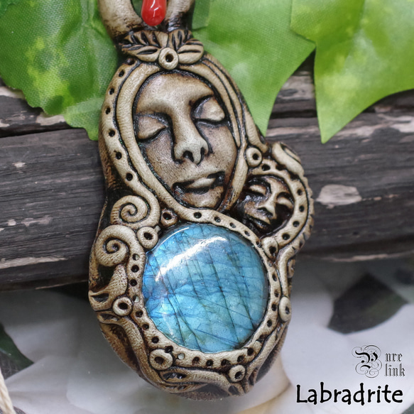 月と太陽を象徴する魔石『ラブラドライト』女神クレイアートマクラメ編トップネックレス6 2枚目の画像