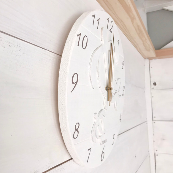 ホヌの親子デザイン プルメリアのウッド壁掛け時計　ハワイアン海亀のかわいい木製ウォールクロック ウミガメ 白 4枚目の画像
