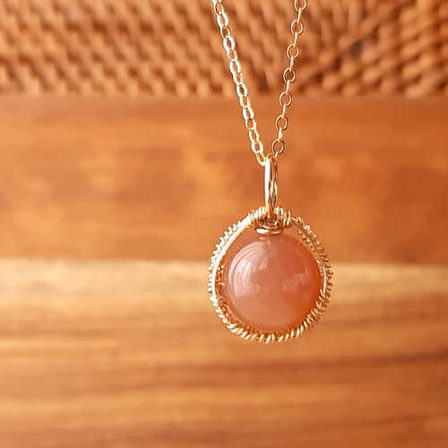 6月誕生石】オレンジムーンストーンの14kgfペンダントトップ 籐