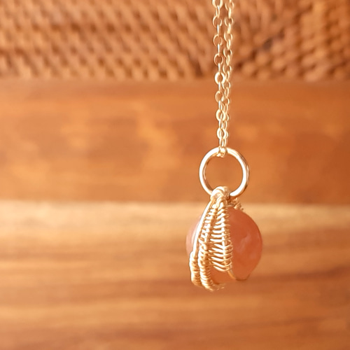 6月誕生石】オレンジムーンストーンの14kgfペンダントトップ 籐