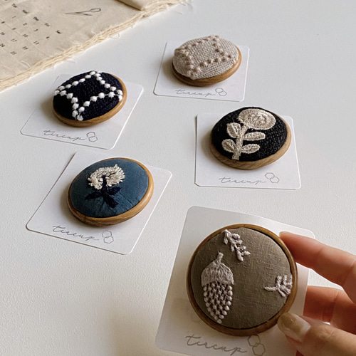 ブローチ ミナペルホネン どんぐり ブローチ teacup 通販 15938060