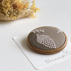 ブローチ ミナペルホネン どんぐり ブローチ teacup 通販 15938060