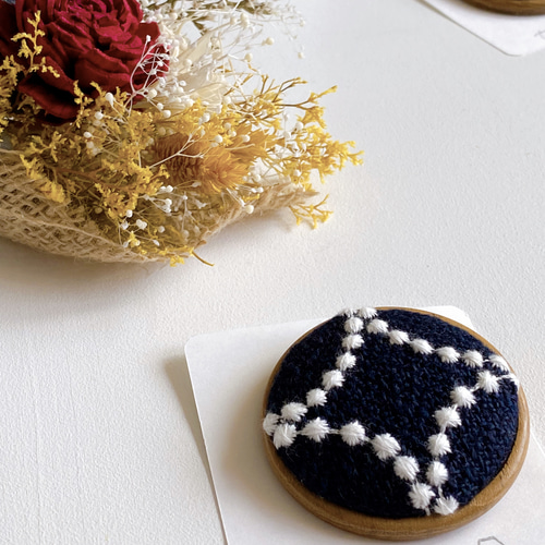 ミナペルホネン 木枠ブローチ タンバリン