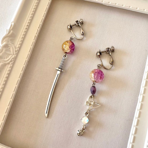 和風シリーズ 日本刀と蝶】刀 蝶 紫 ピンク 黄色 イヤリング チャーム