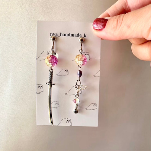 和風シリーズ 日本刀と蝶】刀 蝶 紫 ピンク 黄色 イヤリング チャーム