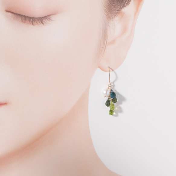 #951E Akoya 珍珠綠色混合柔軟觸感耳環 第7張的照片