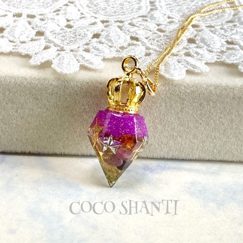 王冠（クラウン）付き・カラフルな天然石一杯のミニオルゴナイトの