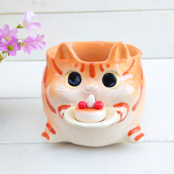 トラ猫ケーキ大好きマグカップ３００ｍｌ　ネコの陶器　受注後の制作となります 1枚目の画像